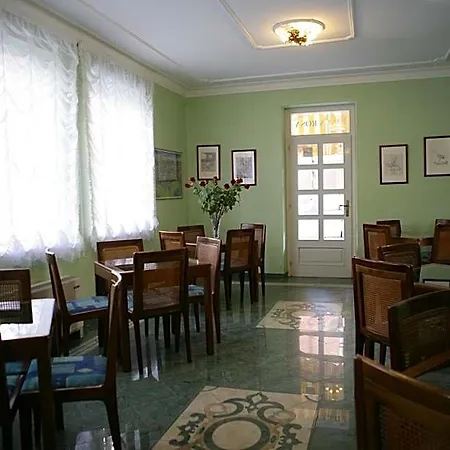 Rosa Hotel 3*